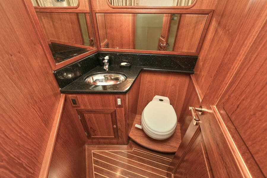 2002 Grand Alaskan Flushdeck
