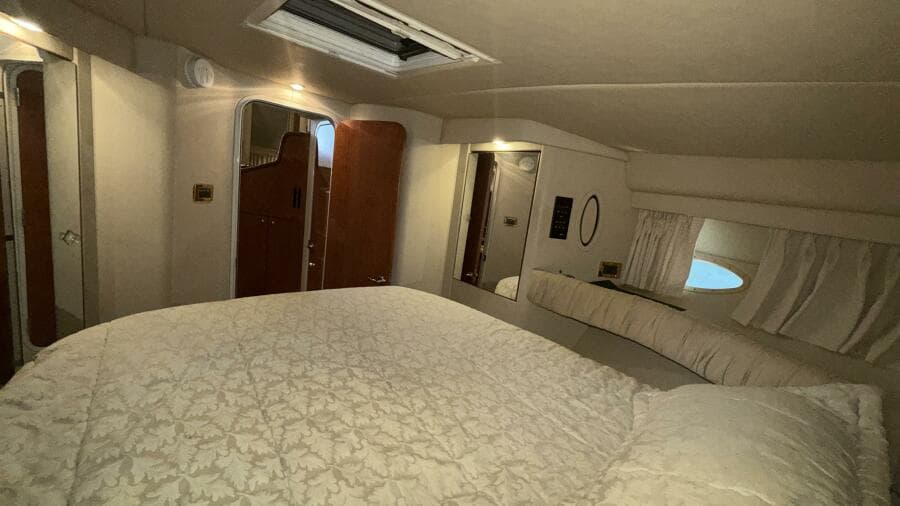 2000 Sea Ray 380 Aft Cabin