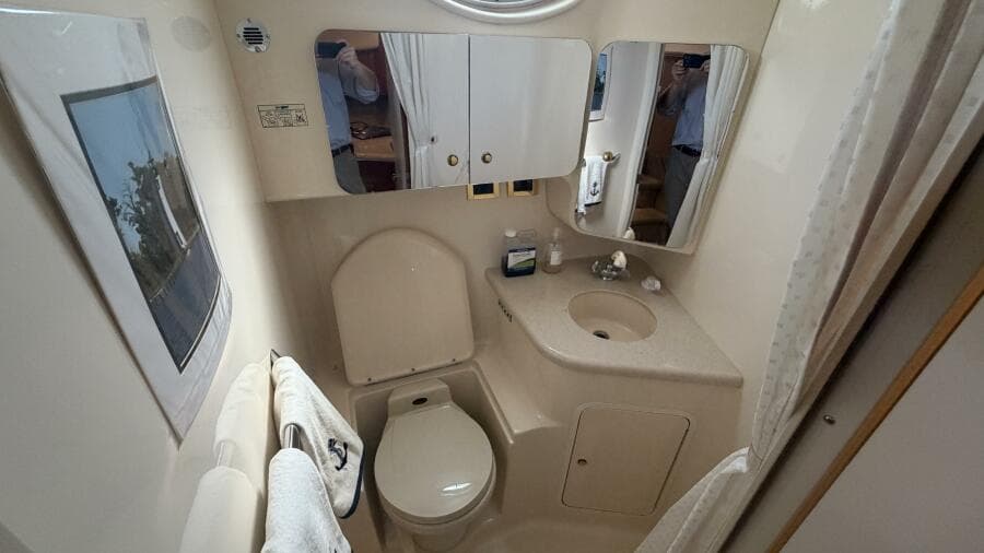2000 Sea Ray 380 Aft Cabin
