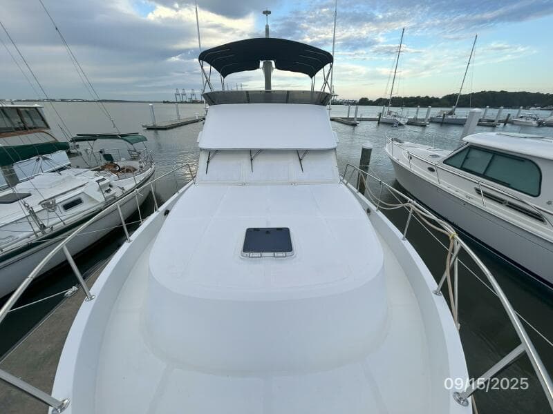 45' Ocean Alexander foredeck aft