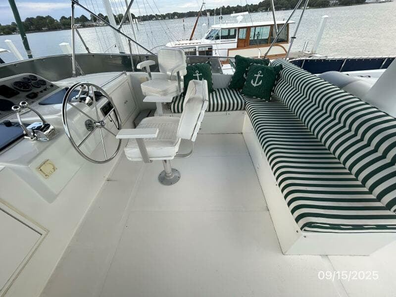 45' Ocean Alexander flybridge starboard