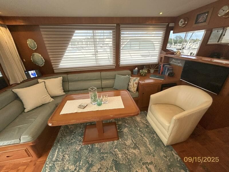 45' Ocean Alexander salon port