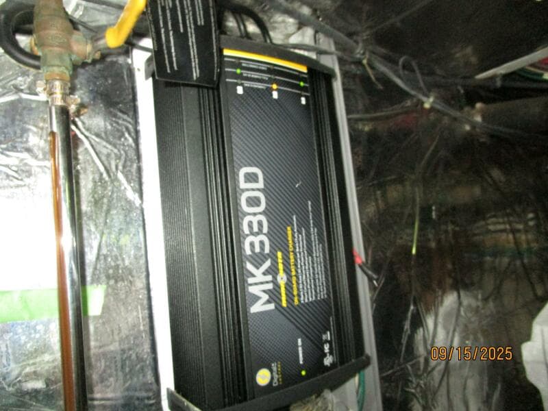 45' Ocean Alexander battery charger