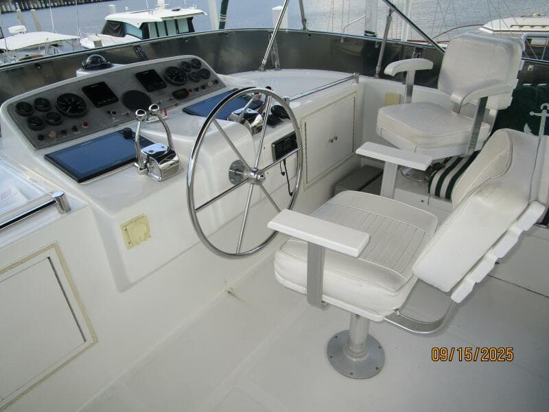 45' Ocean Alexander flybridge helm2