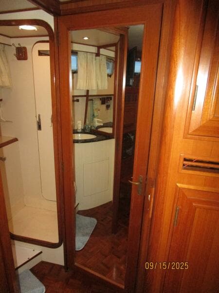 45' Ocean Alexander master stateroom mirror