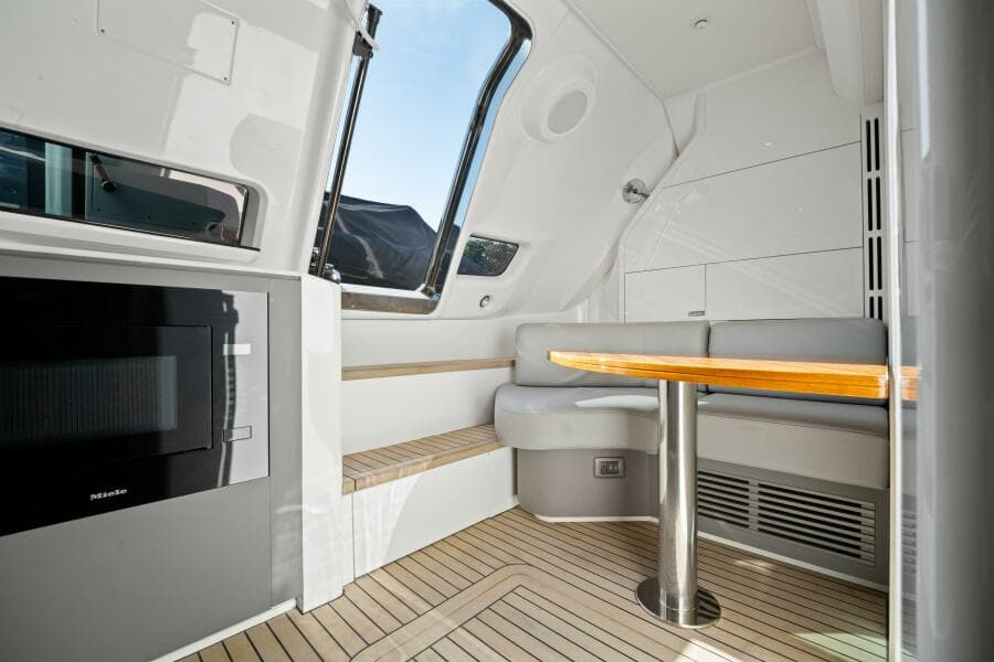 Princess Y95 JUST  PERFECT - Crew Quarters