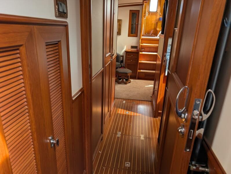 2006 Grand Banks 