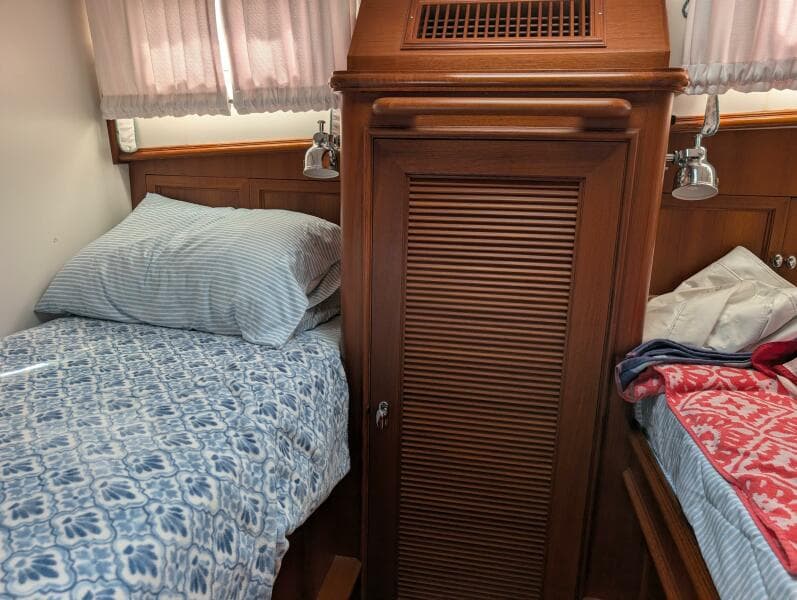 2006 Grand Banks 
