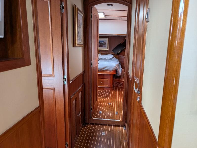 2006 Grand Banks 