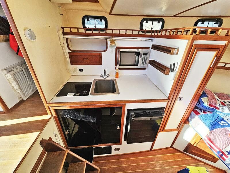 2010 Eastern Casco Bay 35 Flybridge