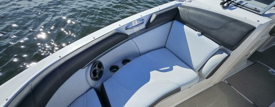 2010 Regal 2700