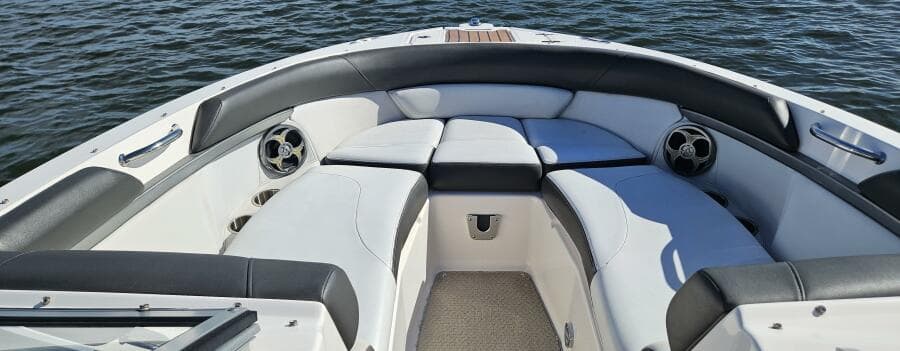2010 Regal 2700