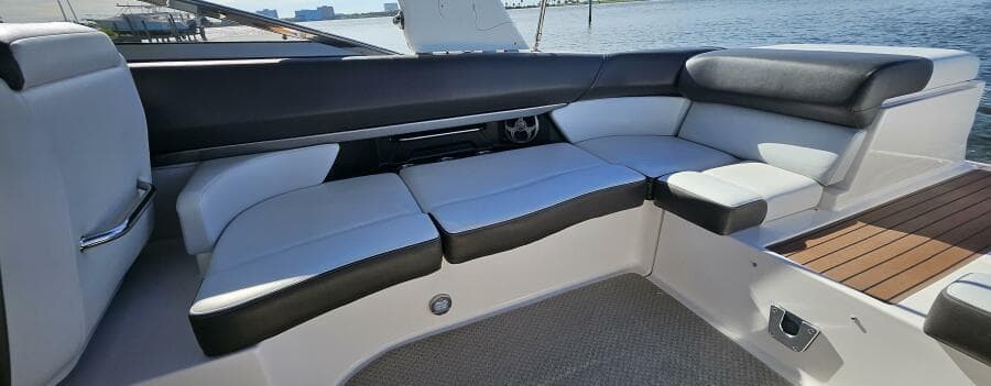 2010 Regal 2700