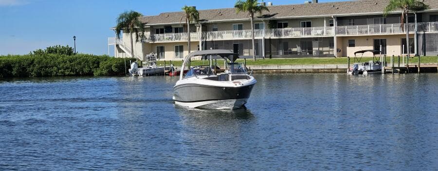 2010 Regal 2700