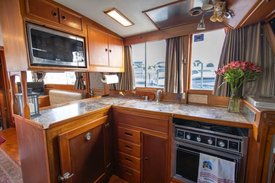 1985 Grand Banks Classic