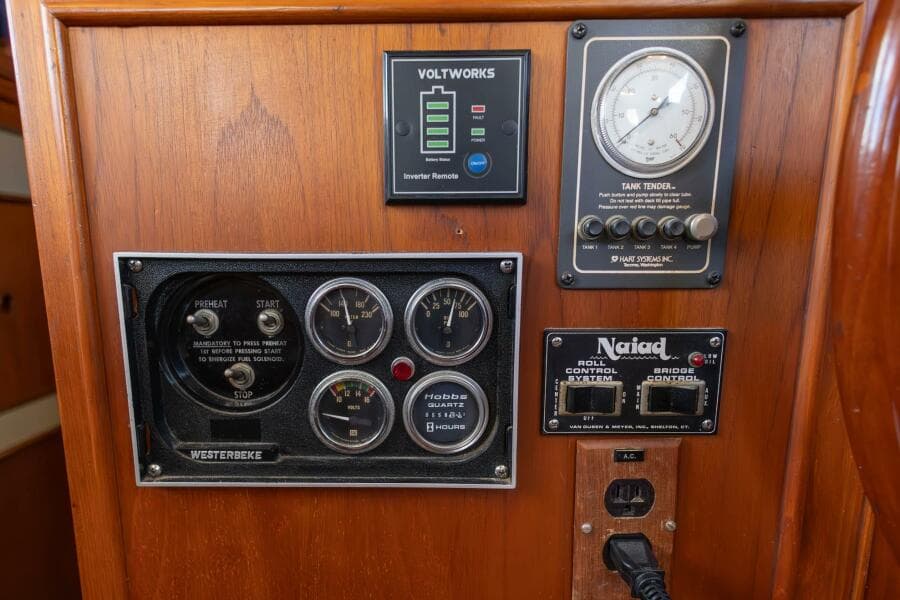 1985 Grand Banks Classic
