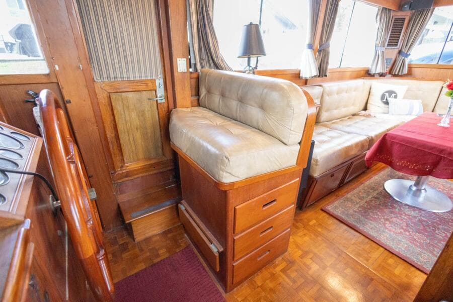 1985 Grand Banks Classic