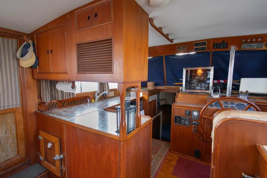 1985 Grand Banks Classic