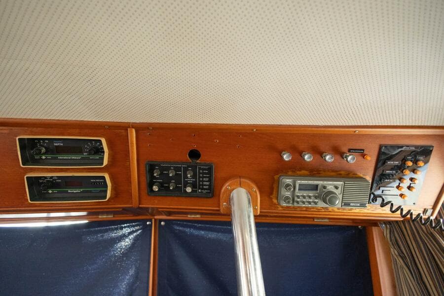 1985 Grand Banks Classic
