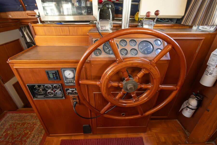 1985 Grand Banks Classic