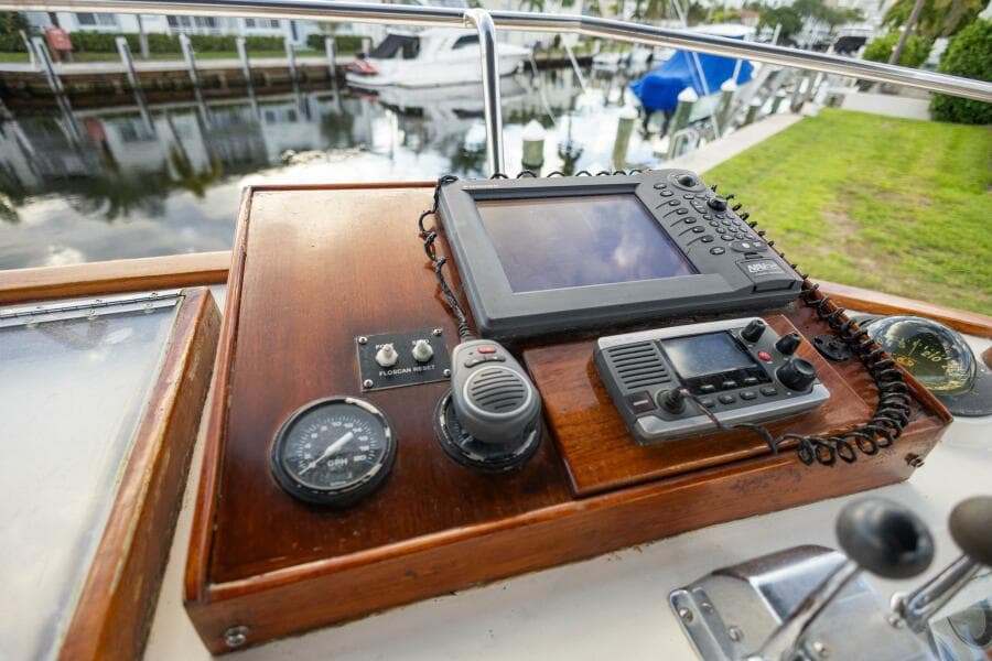 1985 Grand Banks Classic