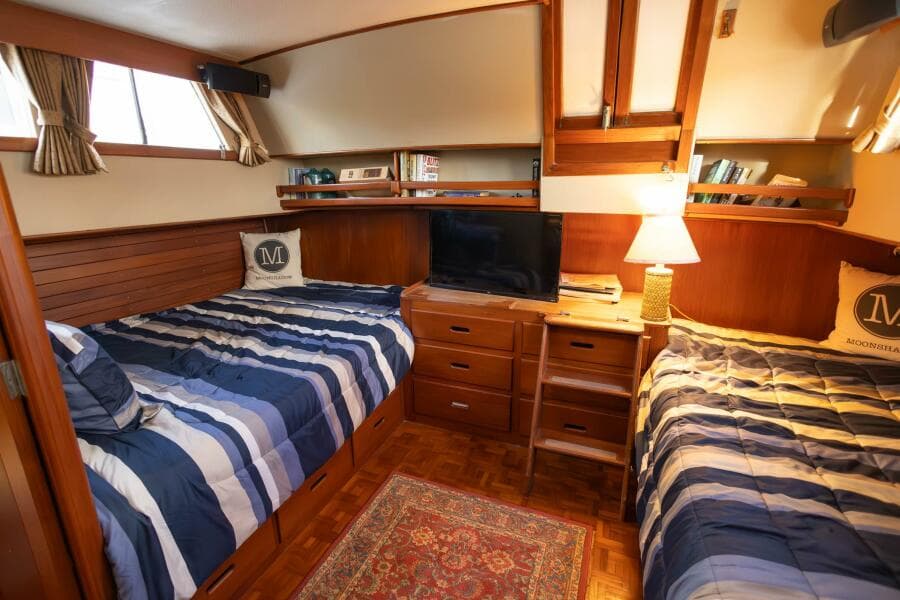 1985 Grand Banks Classic