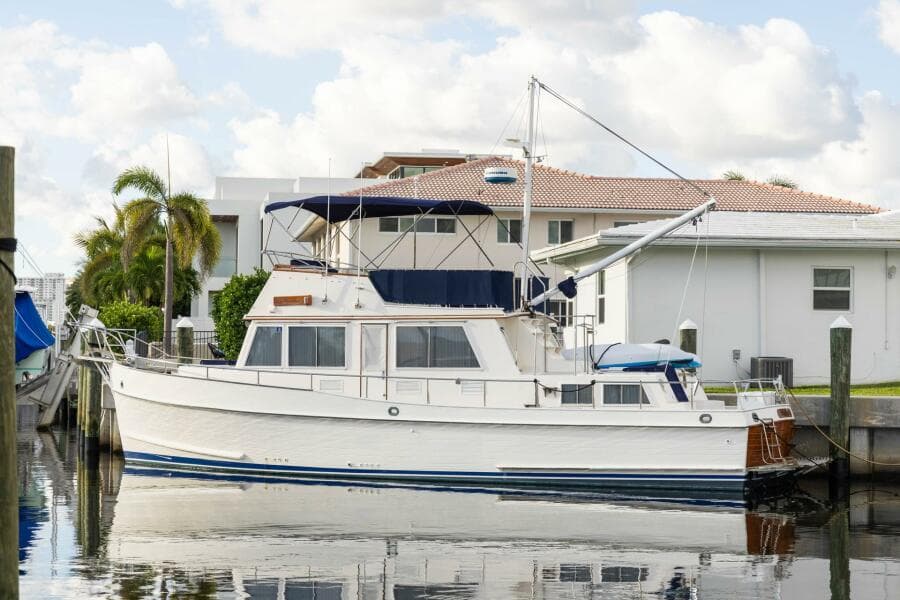 1985 Grand Banks Classic
