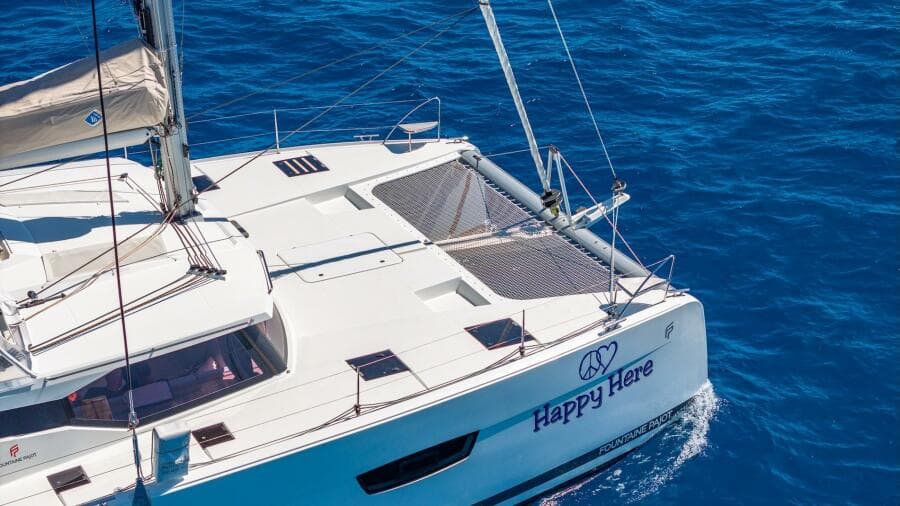Happy Here    Sailing Stbd Bow