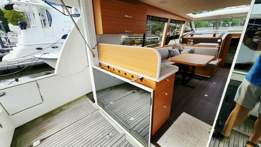 17 Exterior