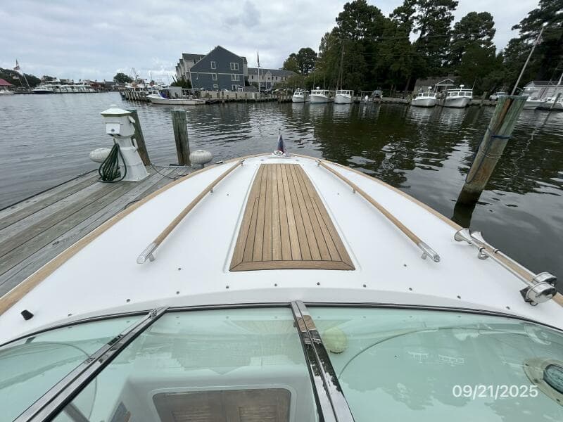 28' Chris-Craft foredeck1