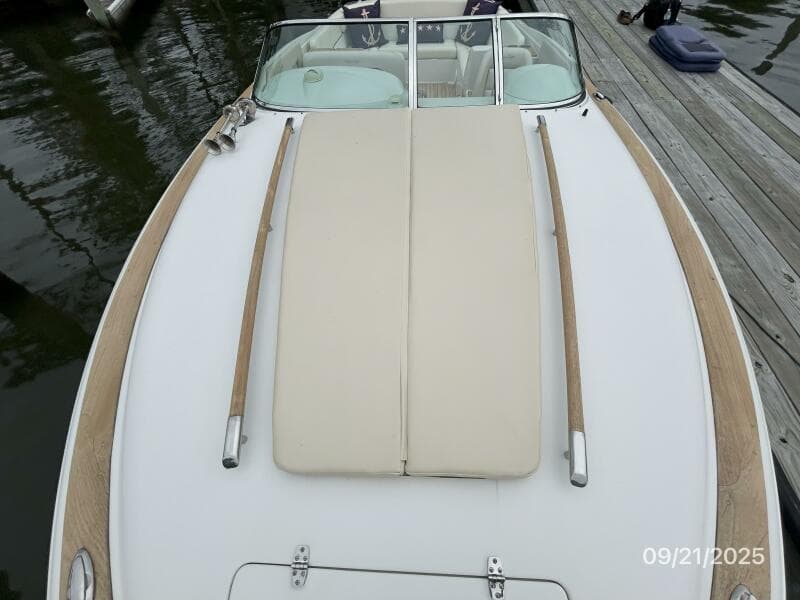 28' Chris-Craft foredeck aft2