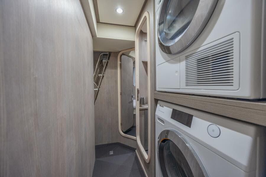 2023 Azimut S8