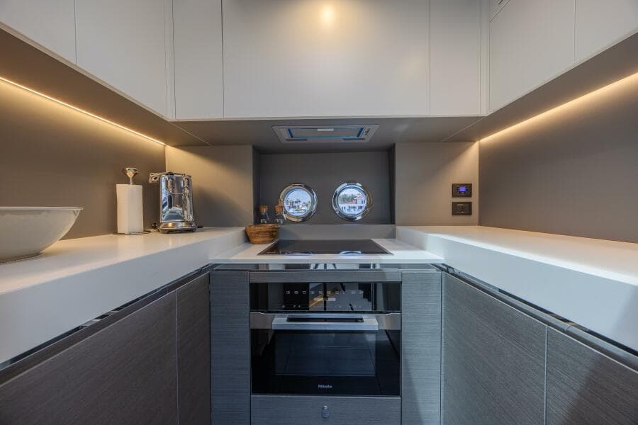 2023 Azimut S8
