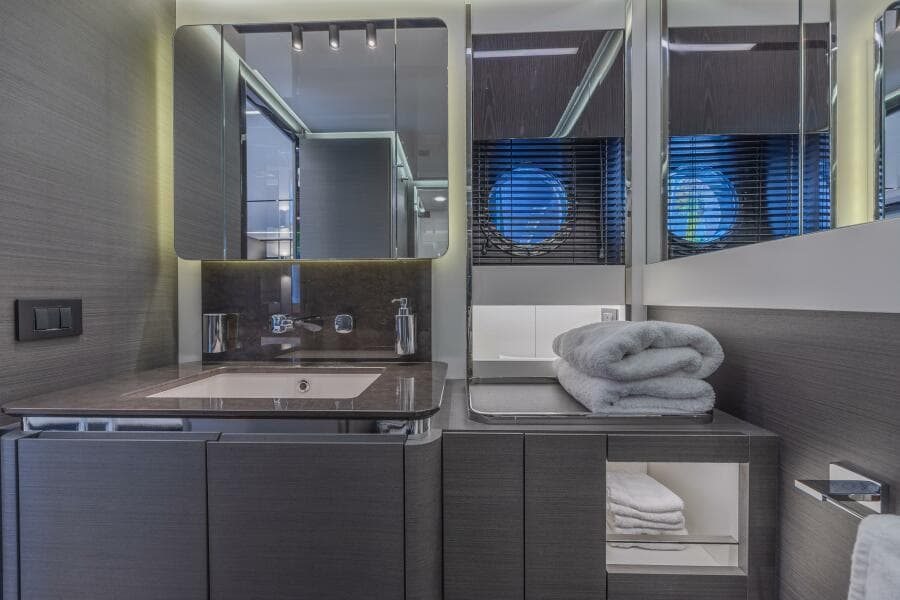 2023 Azimut S8