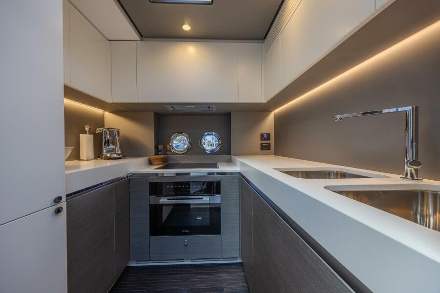 2023 Azimut S8