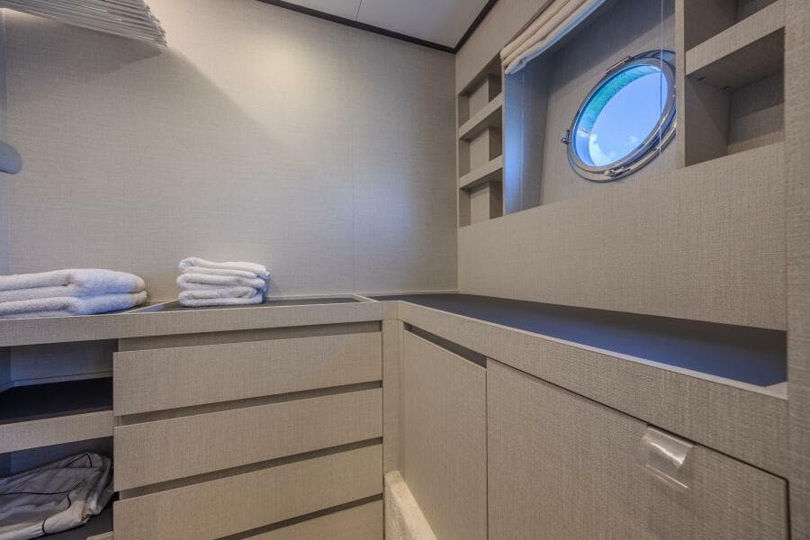 2023 Azimut S8