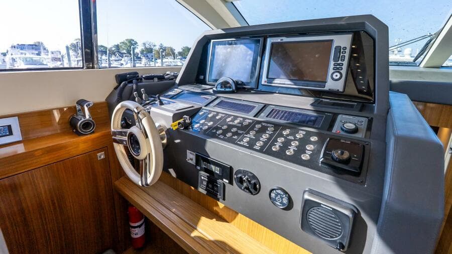 2011 Uniesse 55S