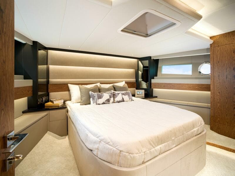 Horizon V68 Hull 12