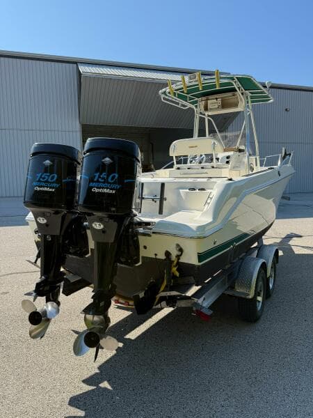 2003 Wellcraft 250 Fisherman