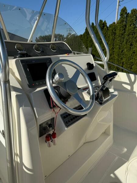 2003 Wellcraft 250 Fisherman