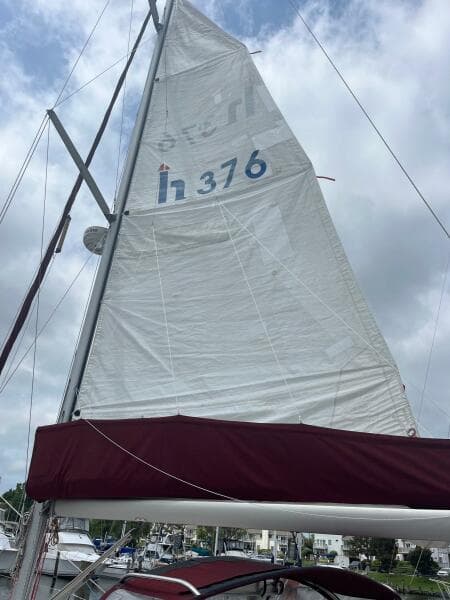37' Hunter mainsail