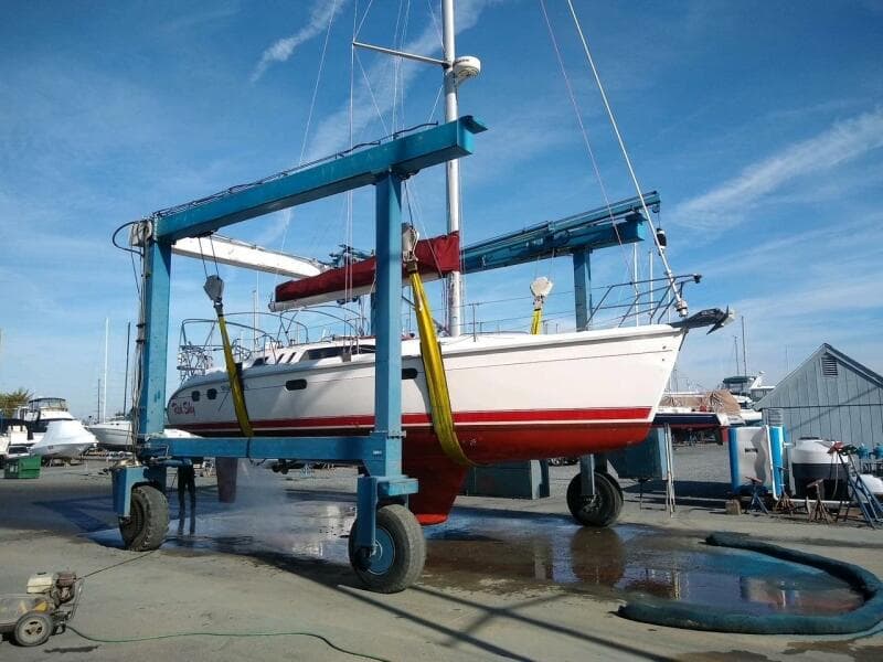 37' Hunter hauled out2