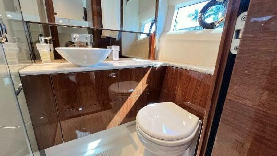 2019 Princess F62