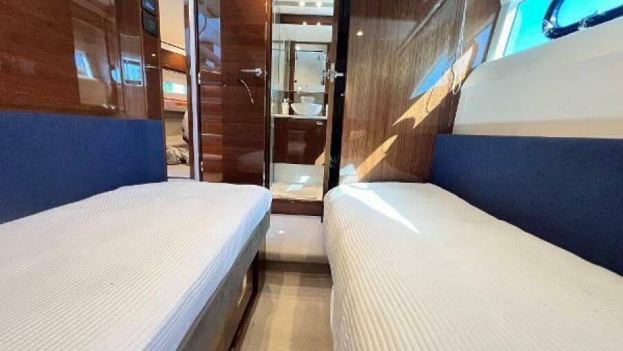2019 Princess F62