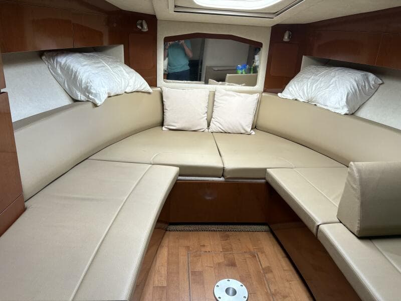 Forward seating/ Vberth