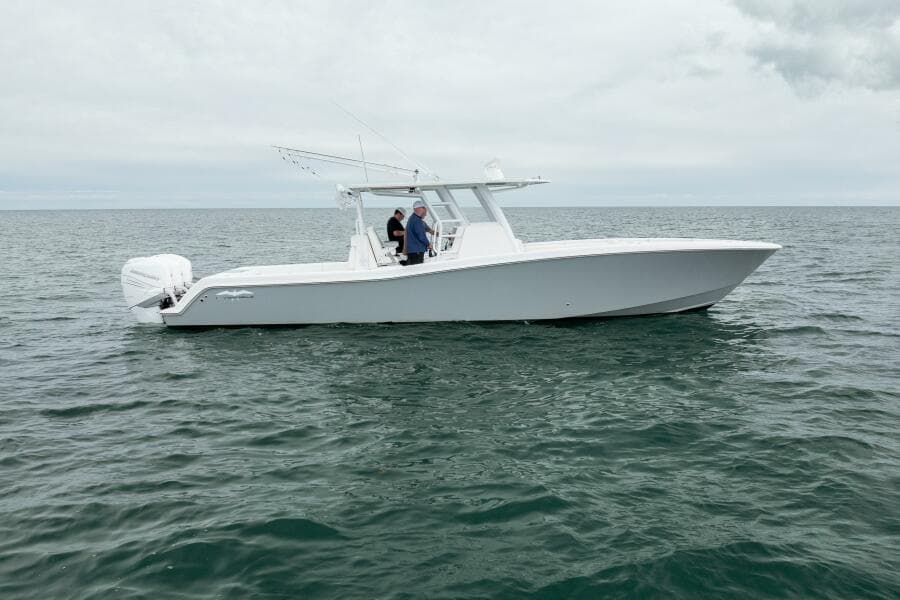 2020 Invincible 39 Open
