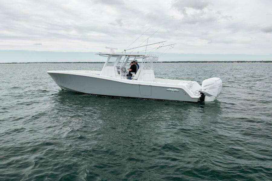 2020 Invincible 39 Open