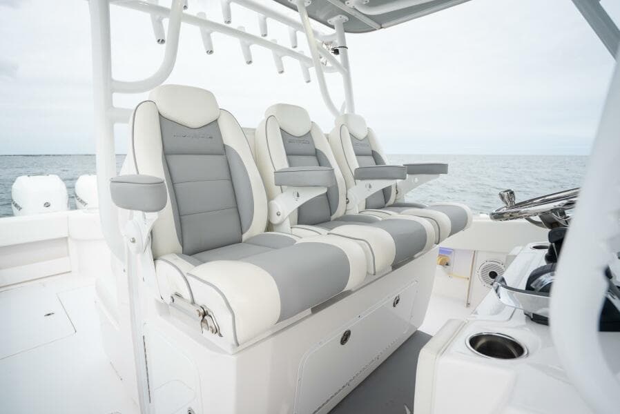 2020 Invincible 39 Open
