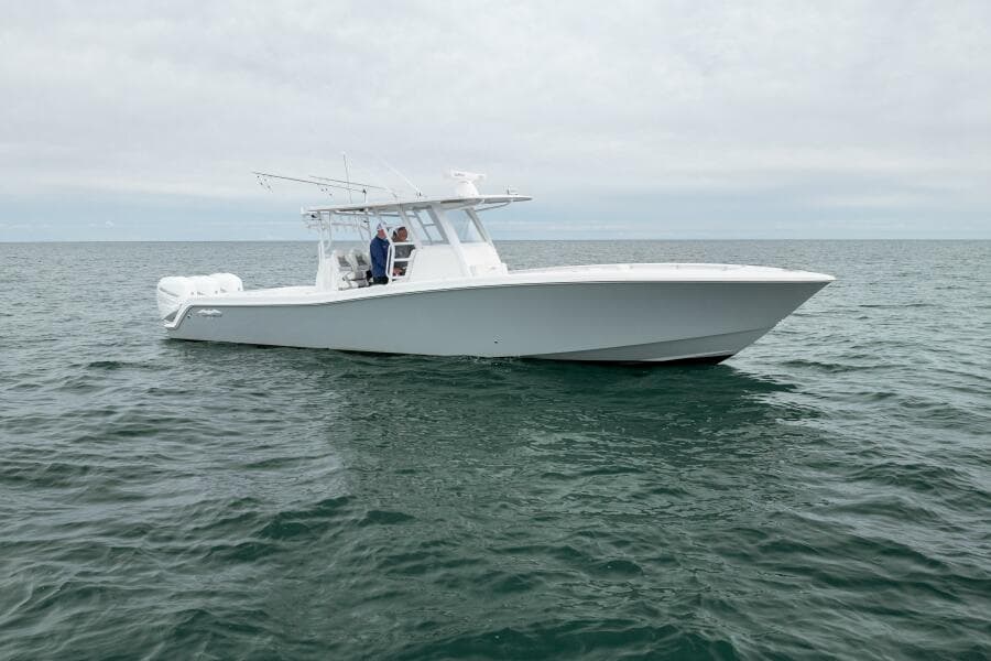 2020 Invincible 39 Open