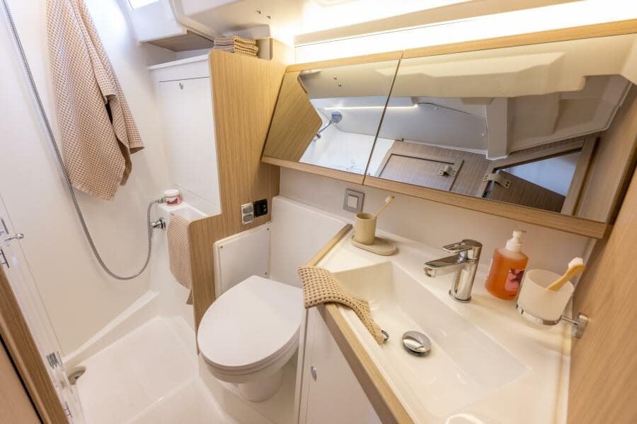 2027 Beneteau Oceanis 47